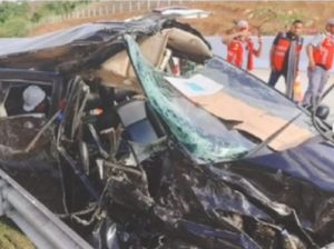 Petaka Honda Freed Ngebut dan Ban Pecah Berujung Maut di Tol Aceh