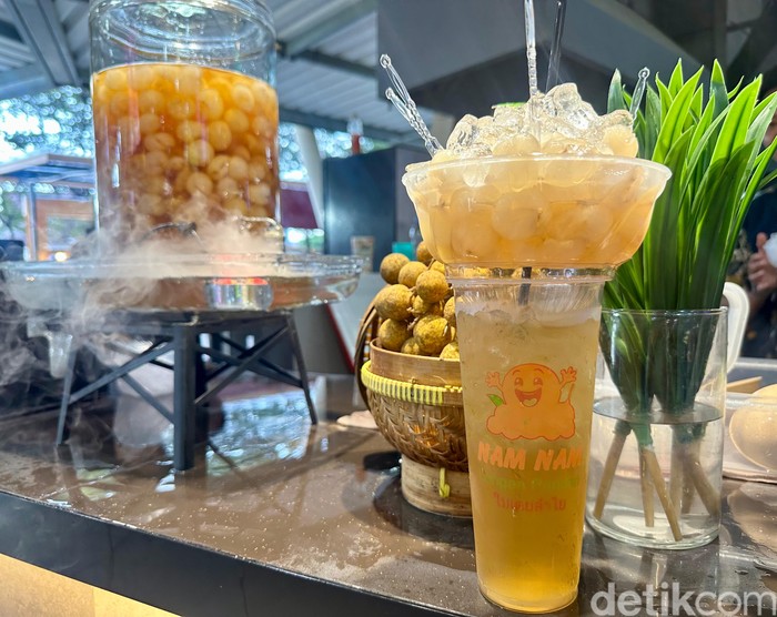 Jajanan Viral! Banana Pancake dan dan Es Longan Thailand Jajanan Viral! Banana Pancake dan dan Es Longan Thailand
