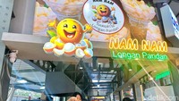 Di GW Food juga ada gerai minuman mencuri perhatian, Nam Nam Longan Pandan. Minuman di sini pada intinya adalah es lengkeng dengan sari pandan.