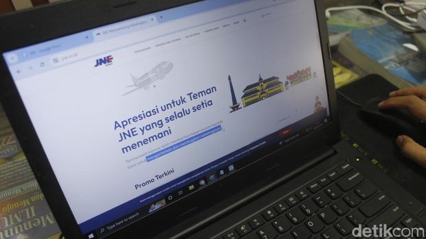 Karya seniman Tab Space di website JNE