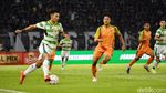 Menyala! Pesta Flare Kemenangan Persebaya di Laga Anniversary Game