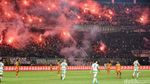 Menyala! Pesta Flare Kemenangan Persebaya di Laga Anniversary Game