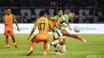 Menyala! Pesta Flare Kemenangan Persebaya di Laga Anniversary Game