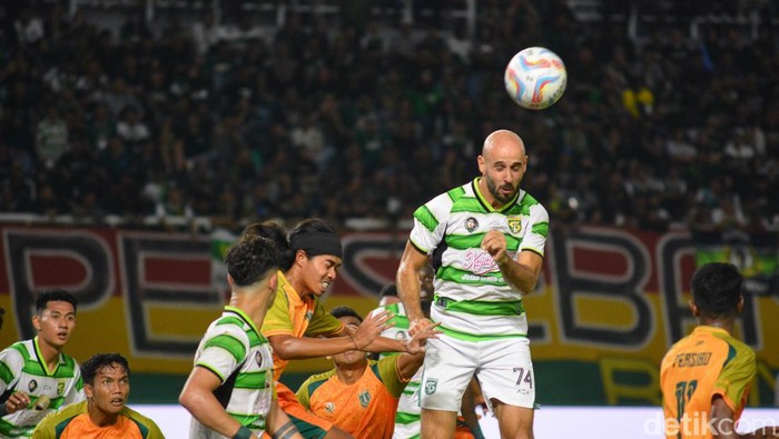 Laga Persebaya vs Persibo Bojonegoro