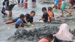 Liburan Sekolah, Pengunjung Padati Pantai Ancol