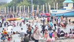 Liburan Sekolah, Pengunjung Padati Pantai Ancol