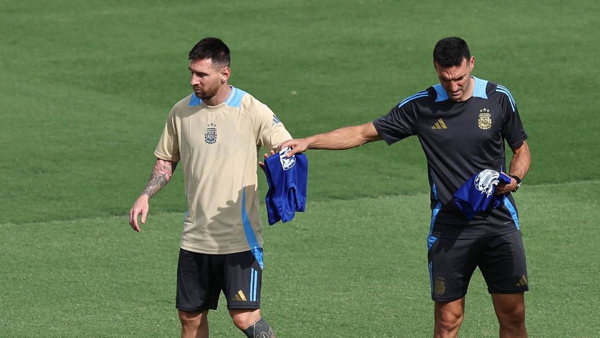 Lionel Scaloni dan Lionel Messi absen di laga terakhir Grup C Copa America 2024 (REUTERS/Agustin Marcarian)