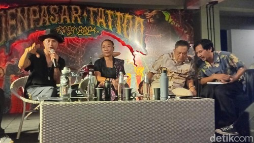 Marmar Herayukti, Ni Luh Djelantik, dan Rai Mantra saat menjadi narasumber dalam sesi diskusi Denpasar Tattoo Fest di Gedung Graha Yowana Suci, Denpasar, Sabtu (29/6/2024). (Foto: Aryo Mahendro/detikBali)