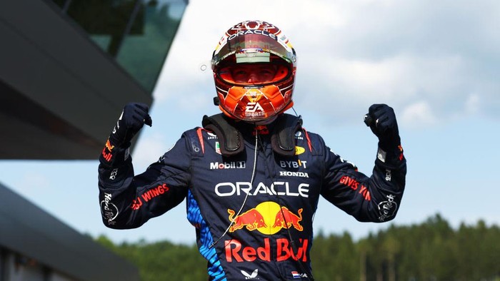 SPIELBERG, AUSTRIA - JUNE 29: Pole position qualifier Max Verstappen of the Netherlands and Oracle Red Bull Racing celebrates in parc ferme during qualifying ahead of the F1 Grand Prix of Austria at Red Bull Ring on June 29, 2024 in Spielberg, Austria. (Photo by Bryn Lennon - Formula 1/Formula 1 via Getty Images)