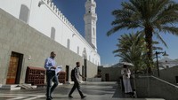Sejarah Masjid Quba dibangun pada 8 Rabiul Awwal atau 23 September 622 Masehi. Masjid ini berdiri di atas kebun kurma seluas 1.200 meter persegi. Kemudian, masjid direnovasi sehingga luasnya saat ini mencapai 5.860 meter persegi sehingga dapat menampung 20 ribu jamaah. 