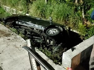 Gagal Nikung, Avanza Nyelonong Masuk Parit di Wates