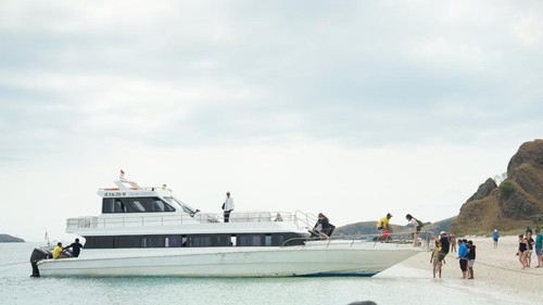 Para dubes dari 23 negara mengunjungi Long Pink Beach dan Pulau Komodo, Jumat (28/6/2024).