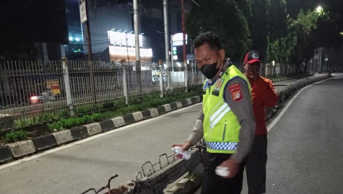 Tragedi Mengerikan: Pengendara Motor di Jakbar Meninggal Tragis Tertusuk Pembatas Jalan