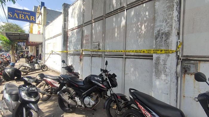 Penampakan rumah di Banyuwangi yang digerebek polisi