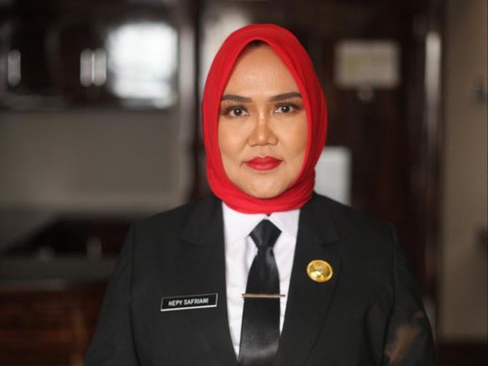 Penjabat (Pj) Sekretaris Daerah Hepy Seftriani masih berdinas di Kabupaten Empat Lawang, walaupun telah menyatakan diri maju di Pemilihan Wali Kota Pagar Alam 2024. Hepy mengungkapkan akan melepas jabatannya dan mengajukan surat pensiun dini usai ditetapkan sebagai Cawalkot Pagar Alam.