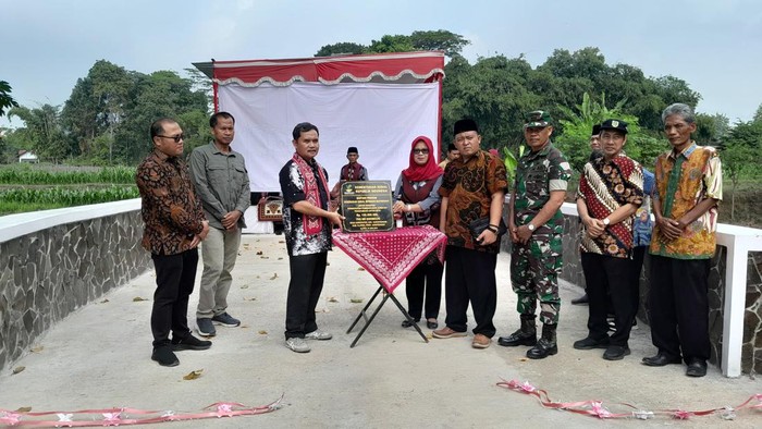 Peresmian jembatan pengubung Desa Soropaten dan Desa Gempol