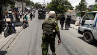 Ratusan petugas polisi Kenya mendarat di Haiti minggu ini untuk memimpin misi yang diratifikasi PBB yang berjumlah lebih dari 2.500 orang – meskipun masih belum jelas kapan pasukan yang tersisa akan tiba.