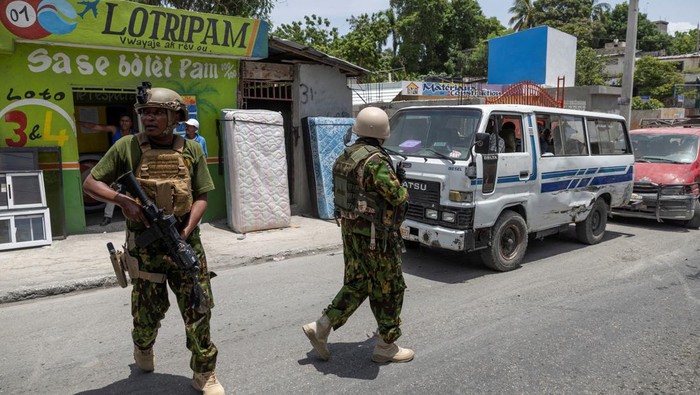 Kenyan Police guard the site where one of the armoured vehicles used by the Kenyan police and Haitian National police SWAT units to patrol broke down on a steep hill while patrolling through a neighborhood, after the arrival of the first contingent of Kenyan police as part of a peacekeeping mission, in Port-au-Prince, Haiti June 28, 2024. REUTERS/Ricardo Arduengo