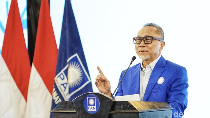 Ketua Umum PAN (Partai Amanat Nasional) Zulkifli Hasan memberi sambutan saat Rakernas (Rapat Kerja Nasional) ke 4 di Jakarta, Sabtu (29/6/2024).