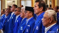 Hadir sejumlah jajaran pengurus PAN dalam Rakernas tersebut. Diantaranya, Ketua MPP PAN Hatta Rajasa, Ketua Dewan Pakar PAN, Dradjad Wibowo, Sekjen Eddy Soeparno, Waketum Viva Yoga Mauladi, Yandri Susanto, Saleh Daulay, Eko Patrio.