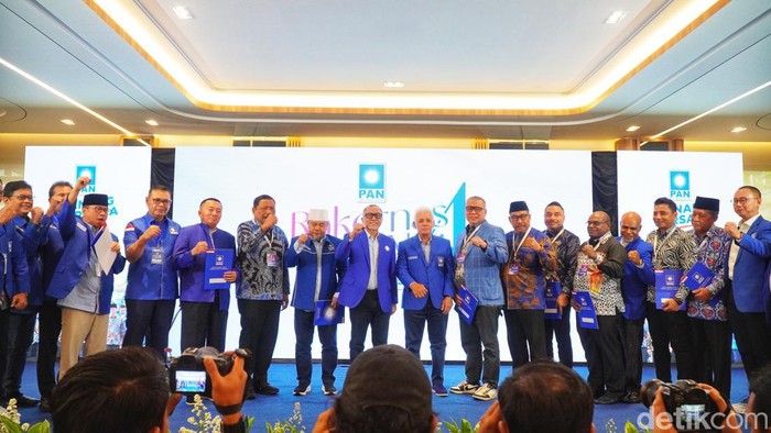 Potret Rakernas 4 PAN, Bahas Kongres-Tetapkan Cagub Pilkada 2024 Ketua Umum PAN (Partai Amanat Nasional) Zulkifli Hasan memberi sambutan saat Rakernas (Rapat Kerja Nasional) ke 4 di Jakarta, Sabtu (29/6/2024).