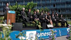 Potret SEVENTEEN Dilantik Jadi Duta UNESCO