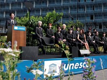 Potret SEVENTEEN Dilantik Jadi Duta UNESCO