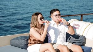 Romantisnya Gritte Agatha dan Suami Saat Makan di Kapal
