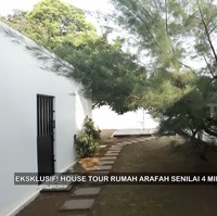 Berbeda dari rumah-rumah di kompleks tersebut, kediaman Arafah memiliki halaman belakang. Ukurannya cukup untuk menggelar pesta BBQ. Rencananya, Arafah akan membuat kolam renang di area tersebut. (Foto: YouTube/Trans7 Official)