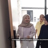 Muncul di program FYP Trans 7 pada Mei lalu, rumah tersebut disebut bernilai Rp 4 miliar. Belinya tuh sudah setahun lebih, cuman nggak ditempat-tempati, kata Arafah. (Foto: YouTube/Trans7 Official)