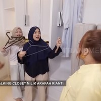 Kendati demikian, fasilitas di kamar Arafah lebih lengkap. Ada kamar mandi dan walk-in closet untu menyimpan baju dan aksesori lain. (Foto: YouTube/Trans7 Official)