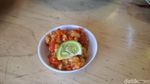 Pedas Mantap! Tanboy Kun Jualan Nasi Tempong Rp 15 Ribu