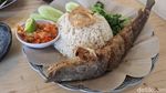 Pedas Mantap! Tanboy Kun Jualan Nasi Tempong Rp 15 Ribu