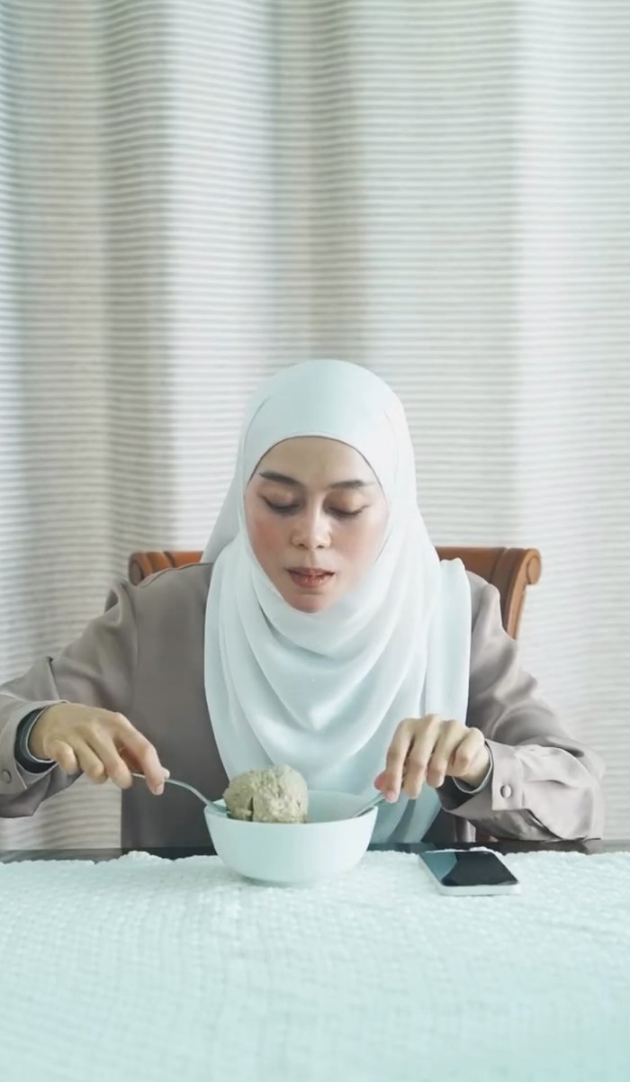 Serunya Lesti Kejora Saat Makan Bakso hingga Potong Nasi Tumpeng Serunya Lesti Kejora Saat Makan Bakso hingga Potong Nasi Tumpeng