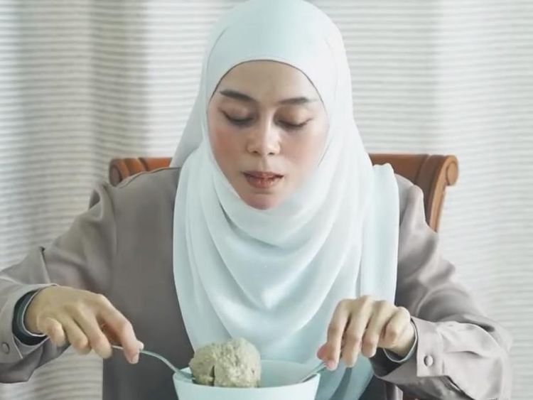 Serunya Lesti Kejora Saat Makan Bakso hingga Potong Nasi Tumpeng