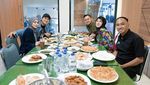 Serunya Lesti Kejora Saat Makan Bakso hingga Potong Nasi Tumpeng