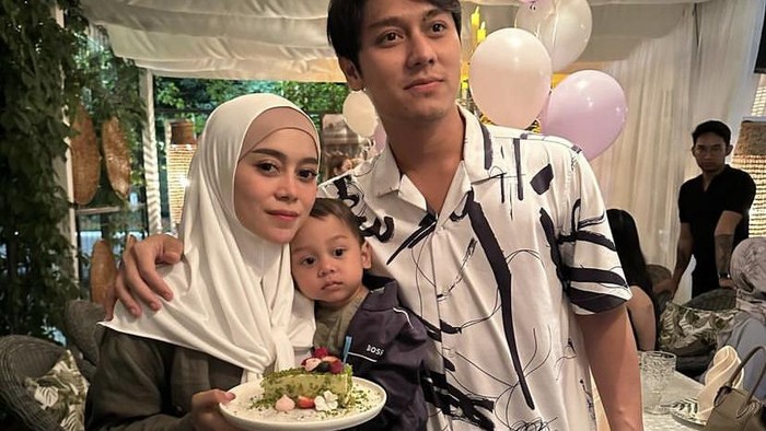 Serunya Lesti Kejora Saat Makan Bakso hingga Potong Nasi Tumpeng