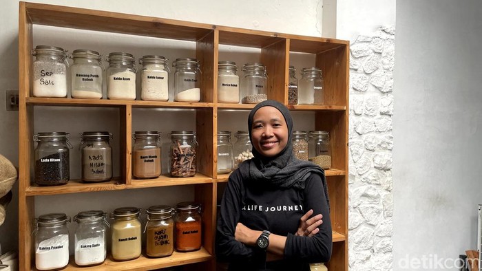 Siska Nirmala, pemilik Toko Nol Sampah yang juga pegiat lingkungan.