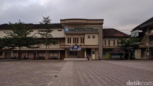 Suasana Pondok Pesantren Al-Aziziyah di Kecamatan Gunungsari, Lombok Barat, NTB.