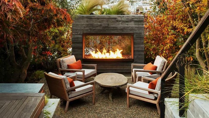 Tampilan halaman luar rumah Brian Chesky/Airbnb via Boss Hunting Tampilan halaman luar rumah Brian Chesky.