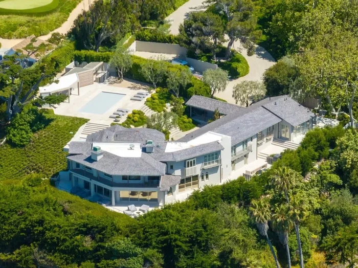 Tampilan mansion Kim Kardashian/Backgrid via The Mirror Tampilan mansion Kim Kardashian setelah direnovasi