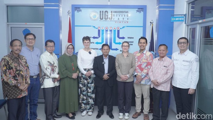 UGJ Cirebon terima kunjungan delegasi University of Poitiers