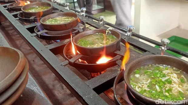 Warung soto bakar di Desa Gembongan, Kecamatan Sigaluh, Banjarnegara. Foto diunggah Sabtu (29/6/2024).