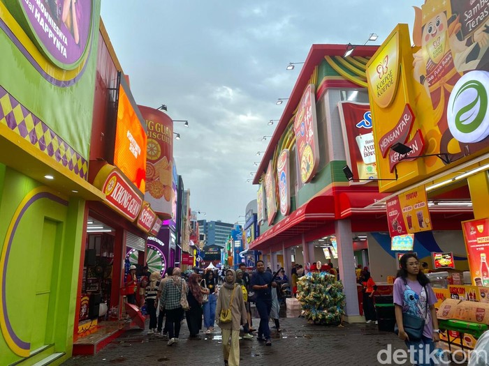Yuk Borong! Mampir ke PRJ 2024 Bisa Beli Jajanan Viral ini