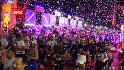 5.000 Orang Ikuti Half Marathon di Monas