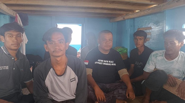 6 ABK kapal tenggelam di Selayar dievakuasi.