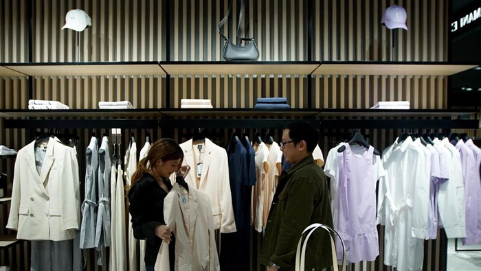 Armani Exchange Kembali Buka Gerai di Indonesia Setelah bertahun-tahun tutup sejak 2017, Brand kenamaan Armani Exchange akhirnya kembali membuka gerainya di Indonesia.