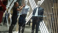 Gerai pertamanya itu berada di Mal bergengsi yakni di Grand Indonesia, berada di area skybridge Level 1. Armani Exchange Indonesia kini dioperasikan oleh PT Kurnia Ciptamoda Gemilang, perusahaan retail ternama yang telah mengoperasikan EA7 di Indonesia sejak tahun 2019. Sebelumnya, Armani Exchange dioperasikan di bawah Club 21.