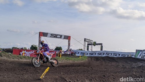 Balapan MXGP 2024 di Sirkuit Eks Bandara Selaparang, Kota Mataram, NTB. (Ahmad Viqi/detikBali)