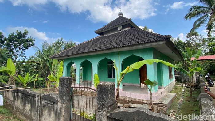 Bangunan Musala Hizbul Jihad Pondok Gedang di Desa Aik Berik, Kecamatan Batukliang Utara, Lombok Tengah, NTB, yang disegel ahli waris pemilik lahan.